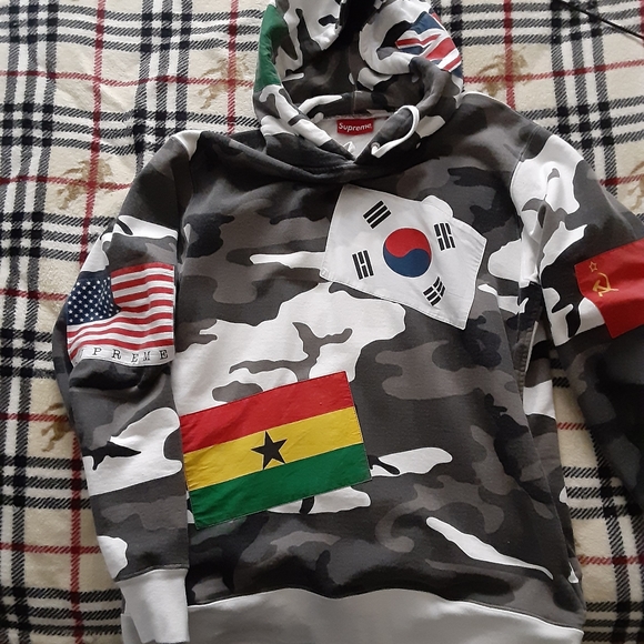 Supreme - Picture 2 of 4